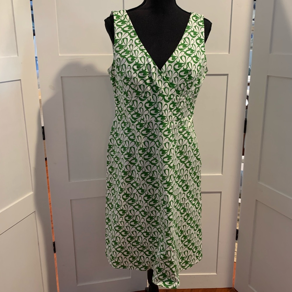 V neck sleeveless dress